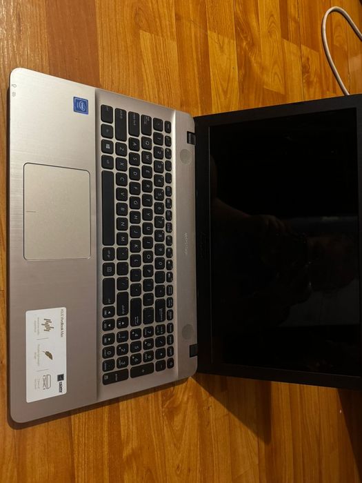 Laptop Asus VivoBook