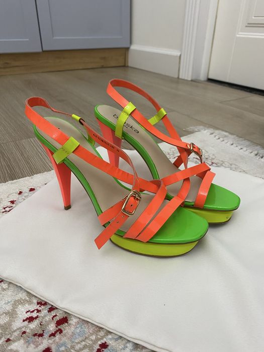 Босоножки Braska неоновые 39
