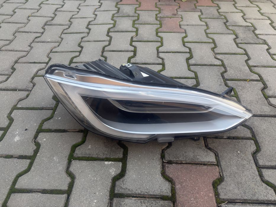 Far dreapta Tesla S Facelifit