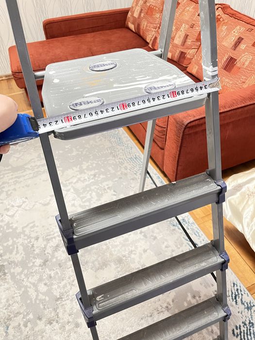 Срочно продам стремянку