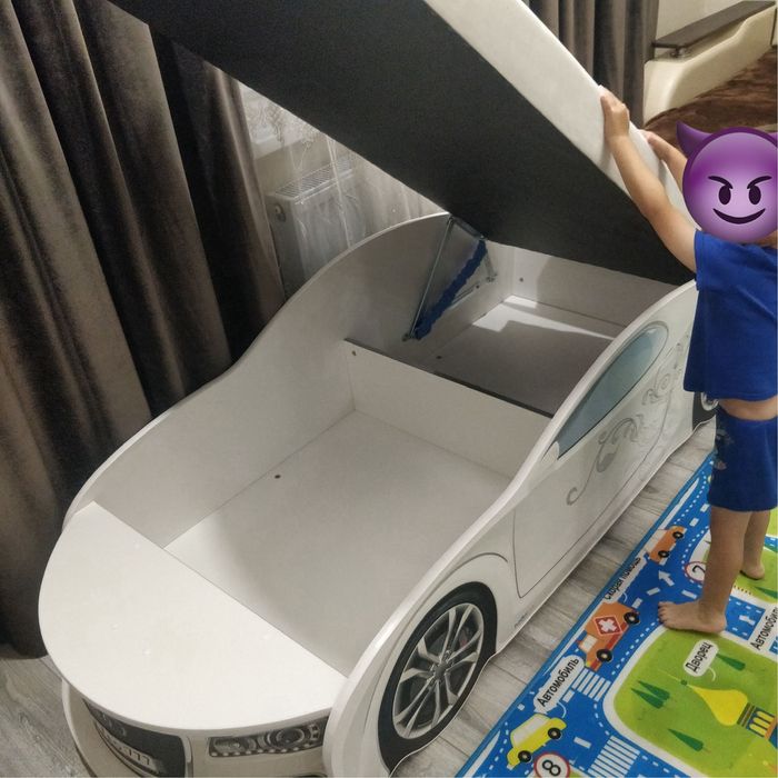 Продам кроватку машинку