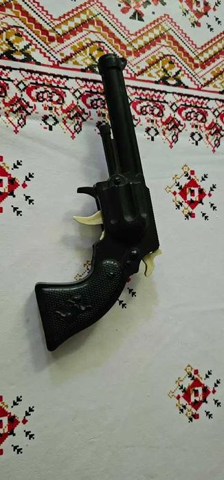 pistol vechi din plastic perioada comunista jucarie