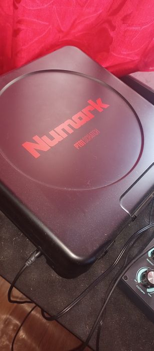 Виниловый проигрыватель