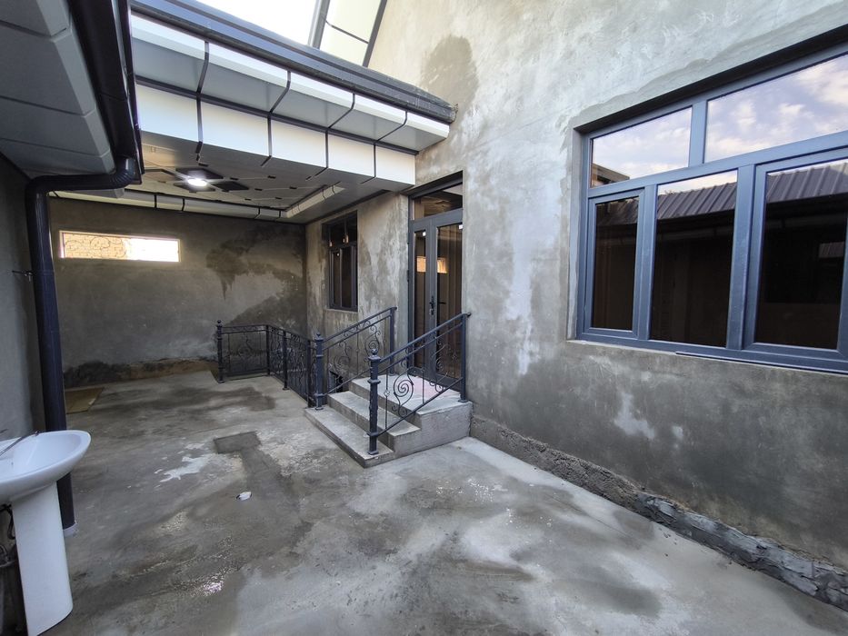 Срочно 2024 йилда битган уй сотилади ками бор