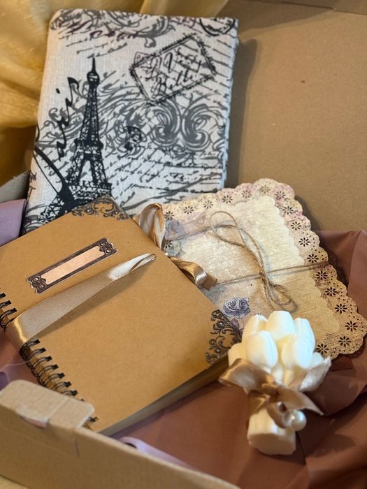 Книжни подвързии, бележници, свещи