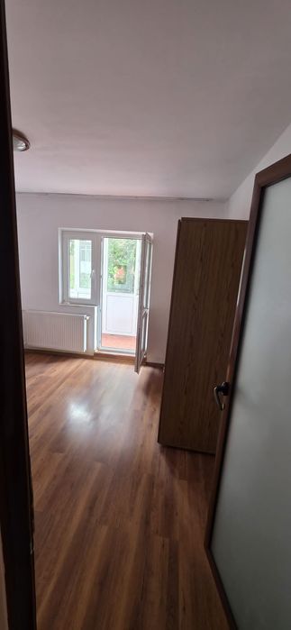 Apartament cu 4 camere decomandat