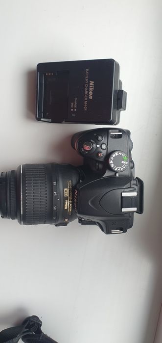 Nikon DX AF-S DX NIKKOR 18-55mm