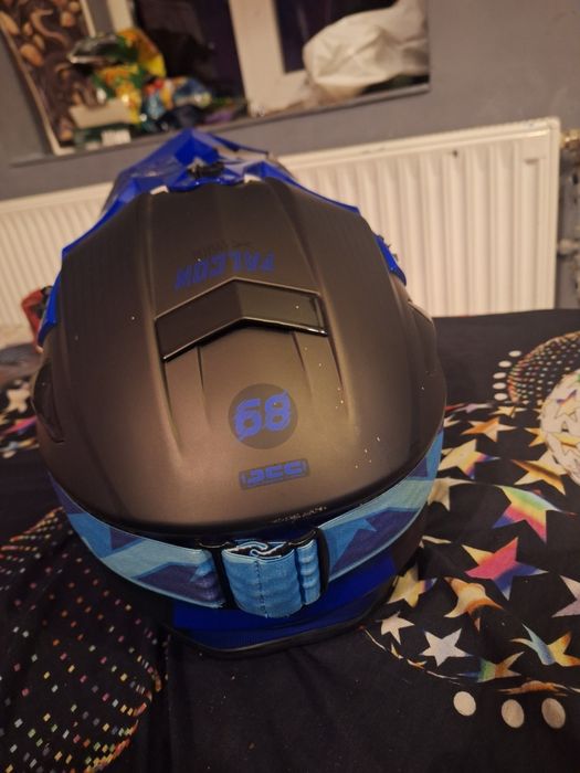 Cască de motor cu ochelari