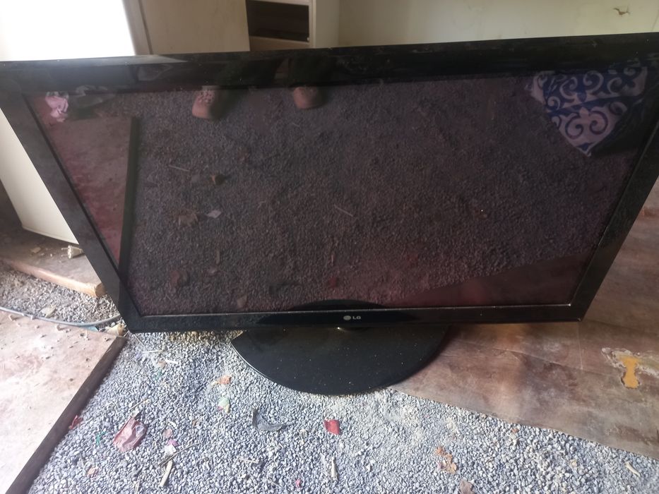 Телевизор   . LG