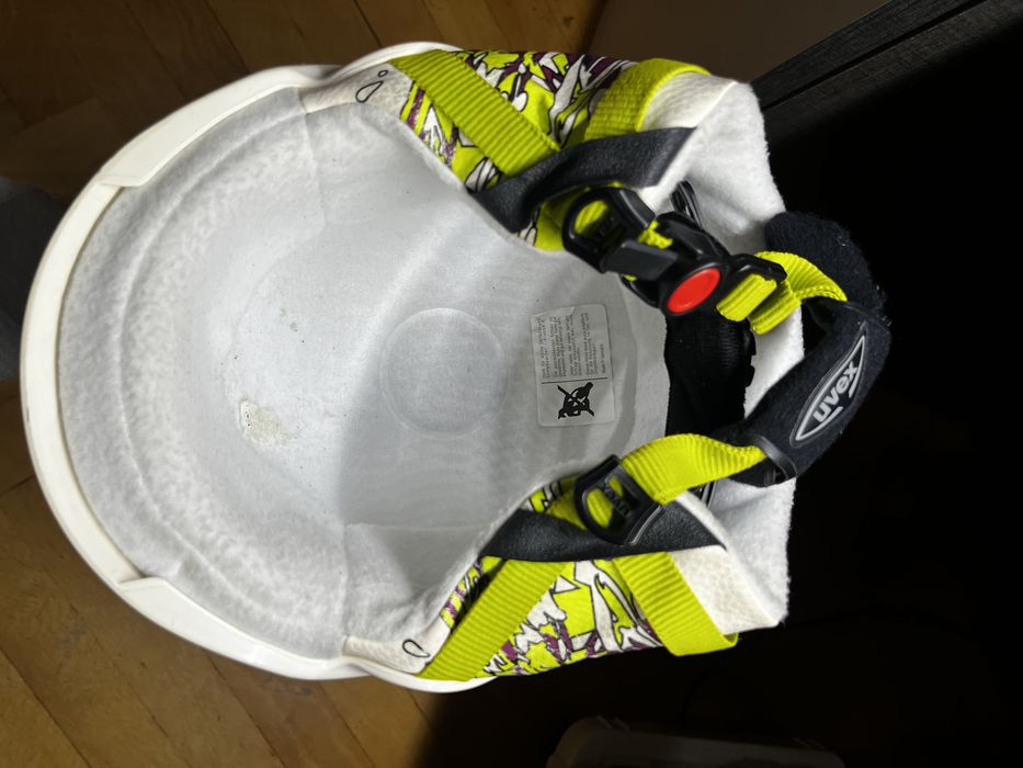 Маркова ски каска UVEX с регулиране – като нова