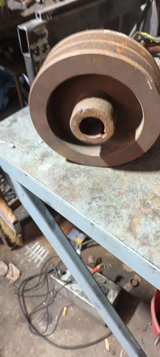 Продавам двуканална чугунена ремъчна шайба за ремък 17