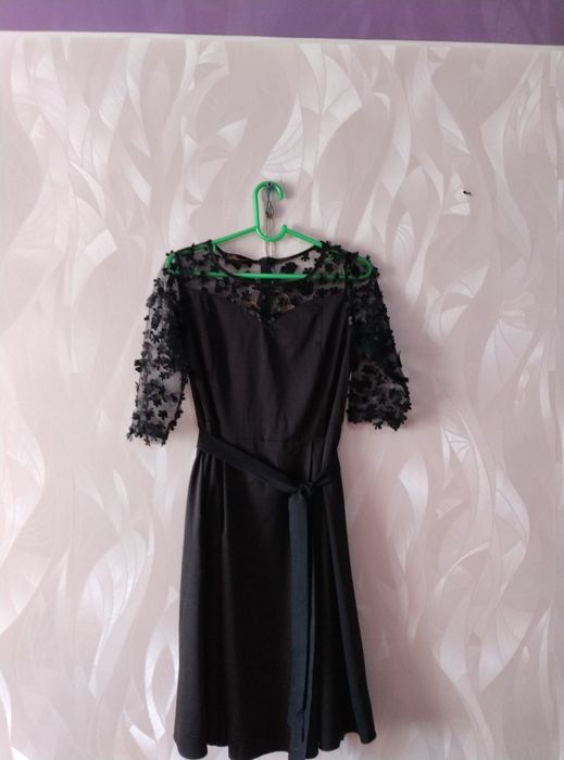 Продам платье черный, красный горошек