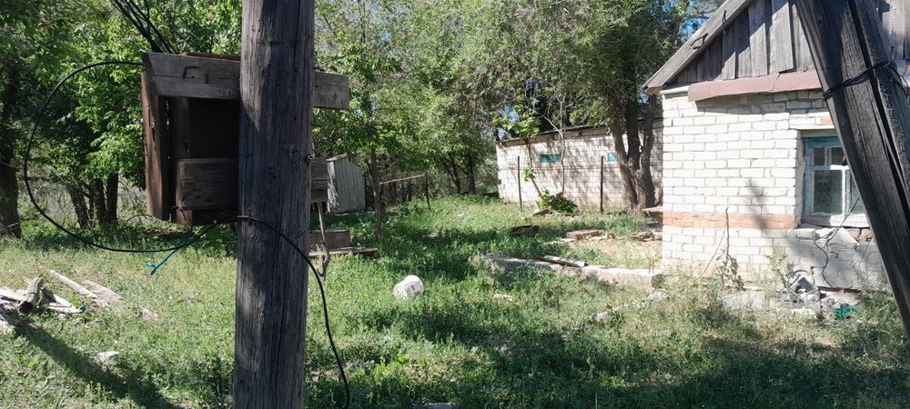 Продается дом,находится в поселке Аксуат.