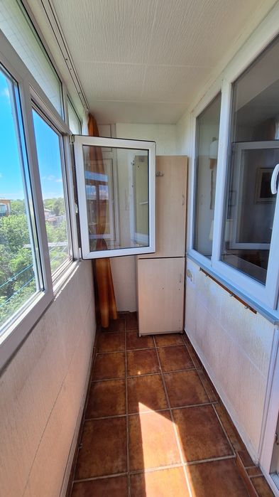 Vand apartament 2 camere, semidecomandat, zona Nanterre, Calea Bucuresti