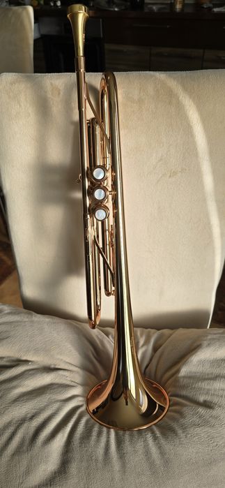 Trompetă Adams A9
