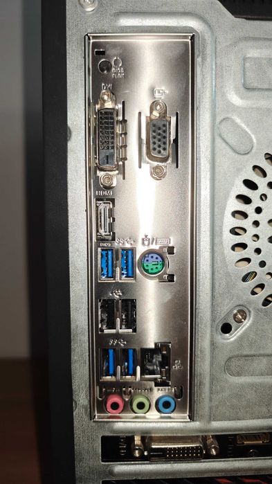 Vând PC Desktop Gaming