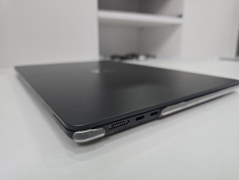 Продам MacBook Air 15" M3