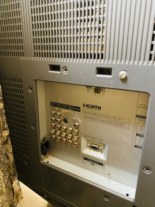 подскавка с телевизором