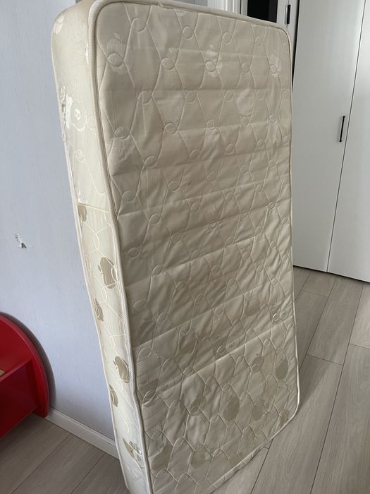Продам кровать машинку
