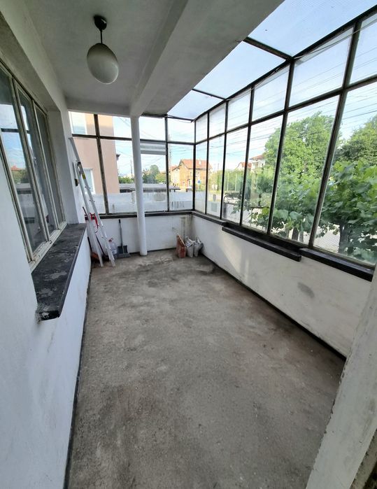 Къща с двор 886 кв. м. в гр. Костинброд