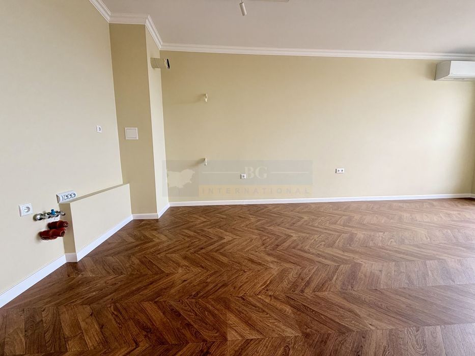 Продава се Двустаен апартамент в Бургас, Изгрев - 67 кв.м за 1675 €/кв.м - Снимка #4