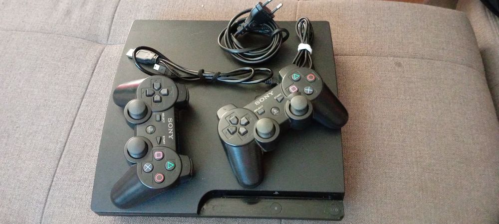 Sony PlayStation 3 Slim. 
Модель: PlayStation 3 Slim (серии C