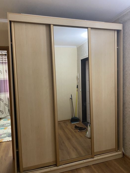 Шкаф для прихожей б/у