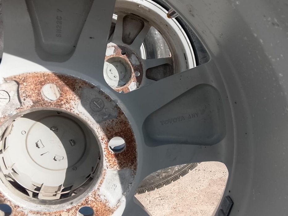 Шины зимние липучки Roadstone Корея, Диски R18 Toyota в оригинале я ди