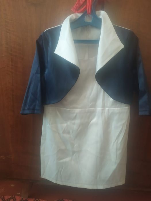 Продам детские платья б/у