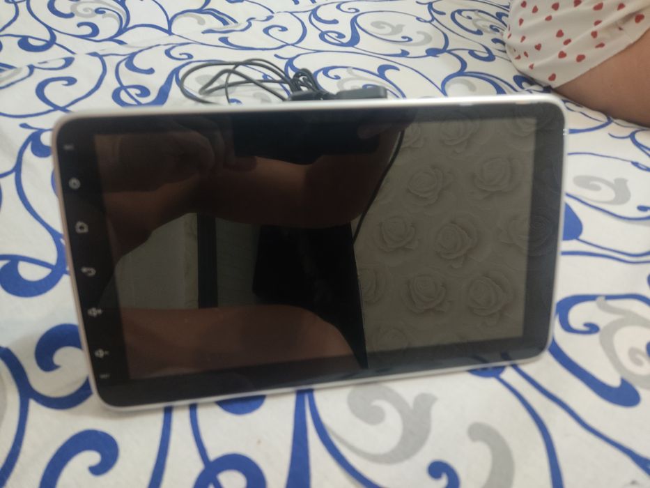 Продам магнитолу с экраном