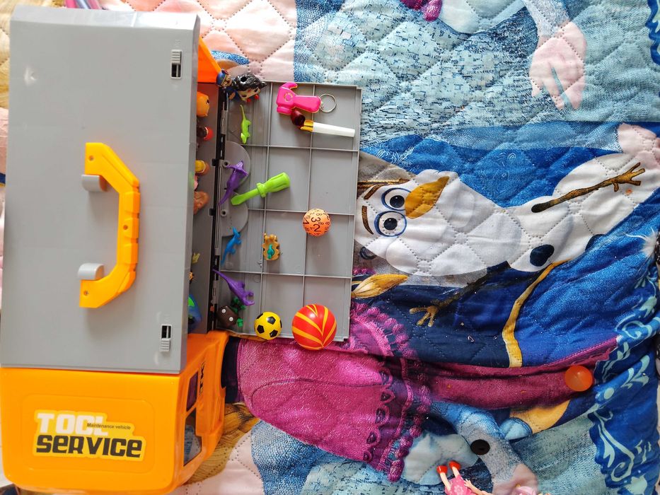 Камион с куфар за оцветяване