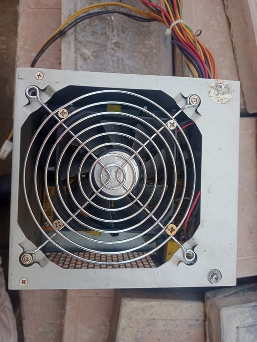 Продам блок питания huntkey CP-350H