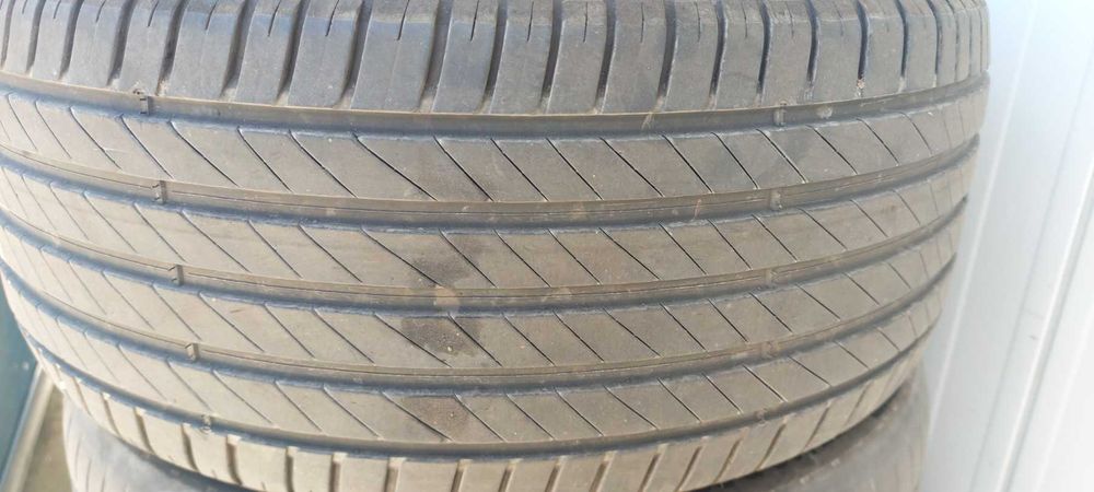 Летни гуми 255/40 R20