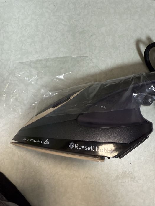 Уред за гладене с пара Russell Hobbs