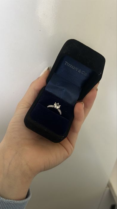 Пръстен с скъпоценен камък