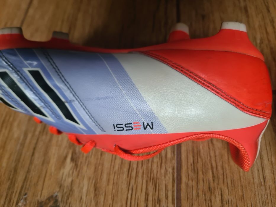 Ghete fotbal Adidas     .