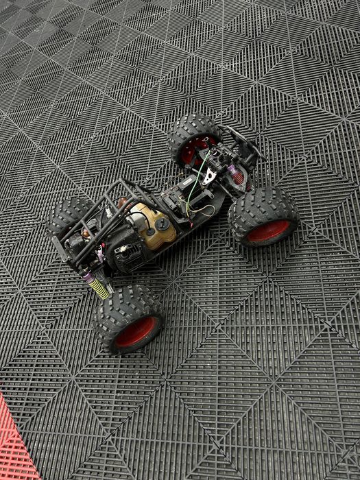 Машинка на пульту