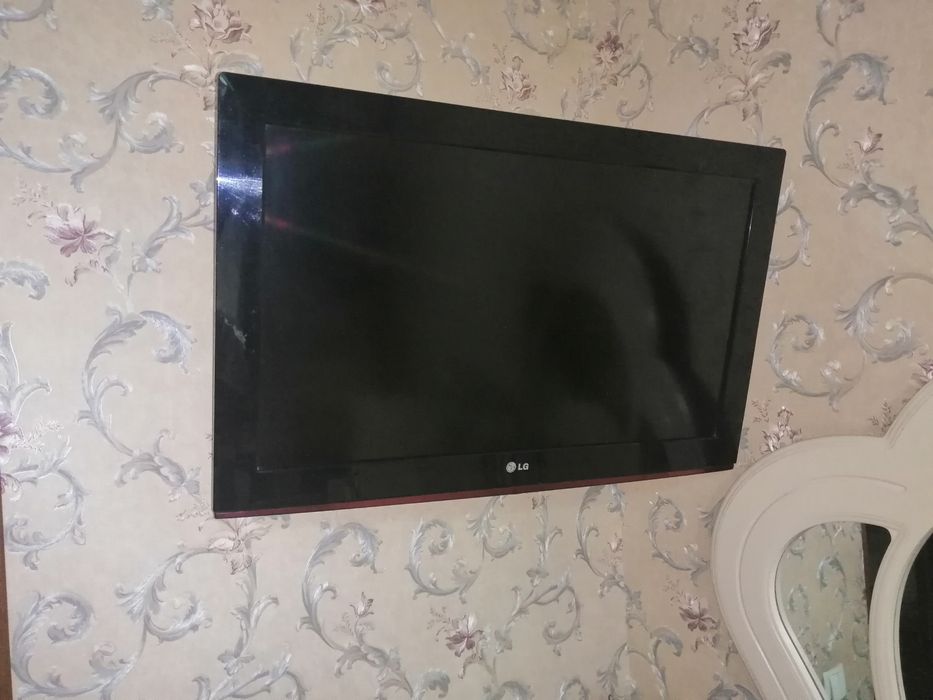 Телевизор LG - 32 диагональ
