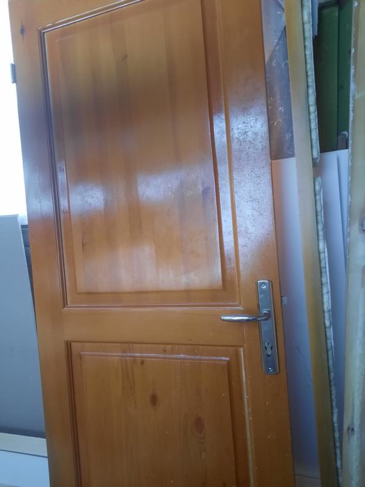 Светлая входная дверь