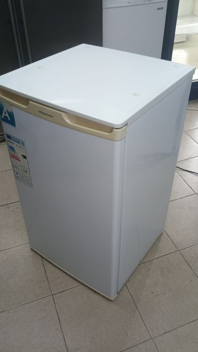 Малък хладилник с камера