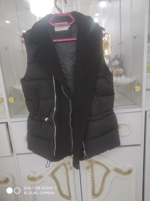 Продам безрукавка.