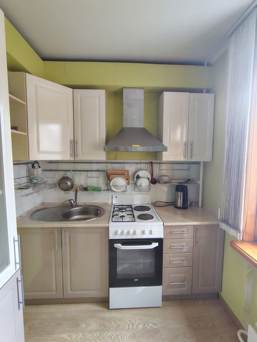 Продам 2 ком квартиру Вектор 19 мкр