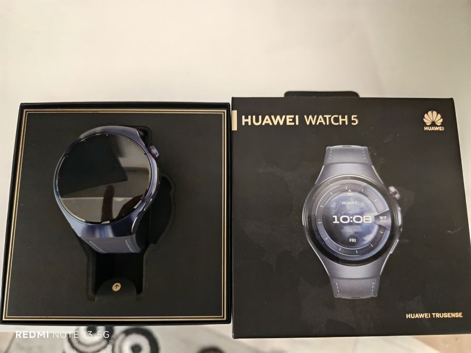 Часовник Huawei watch 5