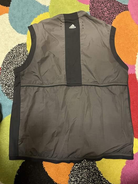 Vând vestă Adidas