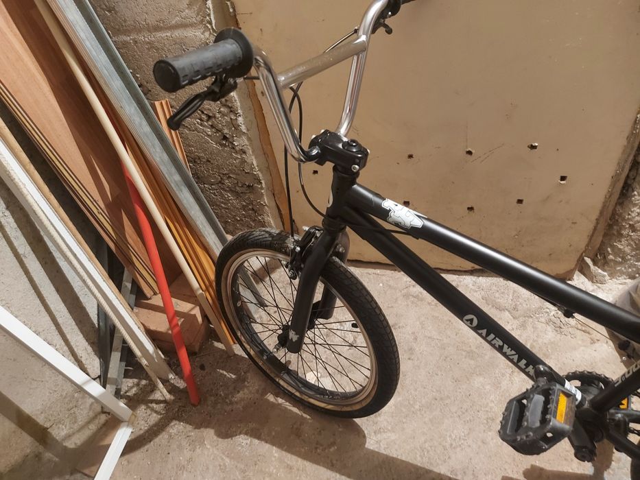 Vând bicicletă jumper (bmx)