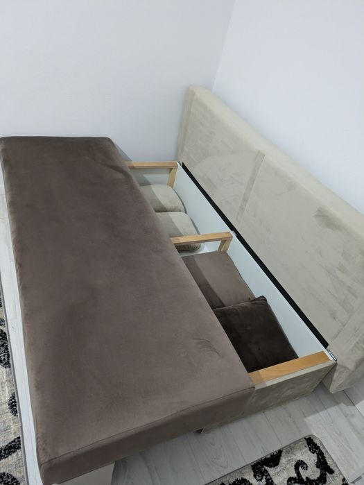 Vând canapea extensibilă