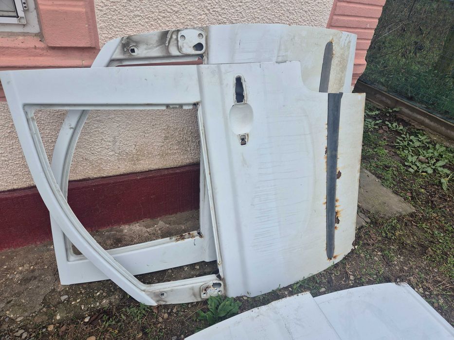 Vand usi fata si laterala mercedes vito pe alb