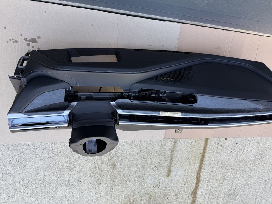 Plansa bord BMW seria  7 G70  impecabila