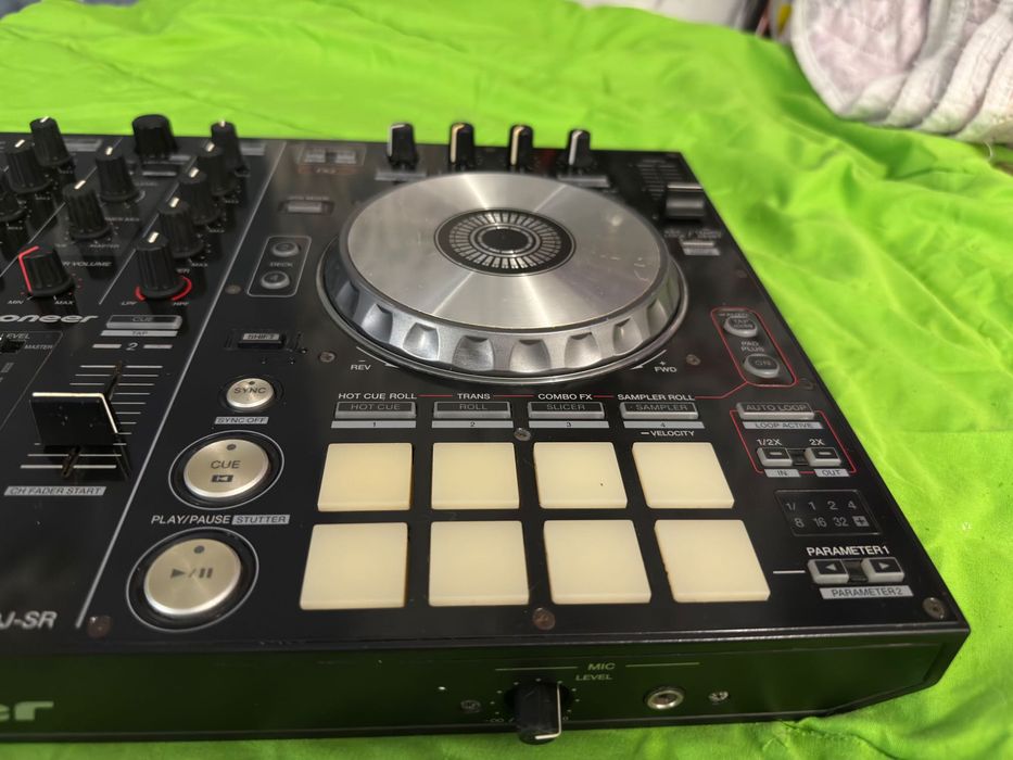 Pioneer DDJ-SR – Serato DJ контролер, отлично състояние