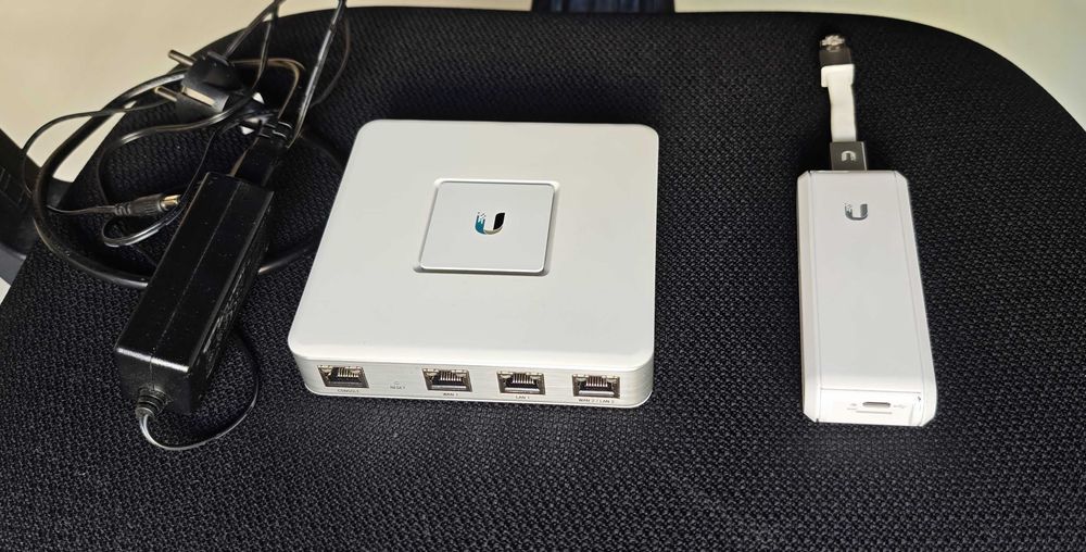 Комплект Ubiquiti UniFi USG и Cloud key (UC-CK)
